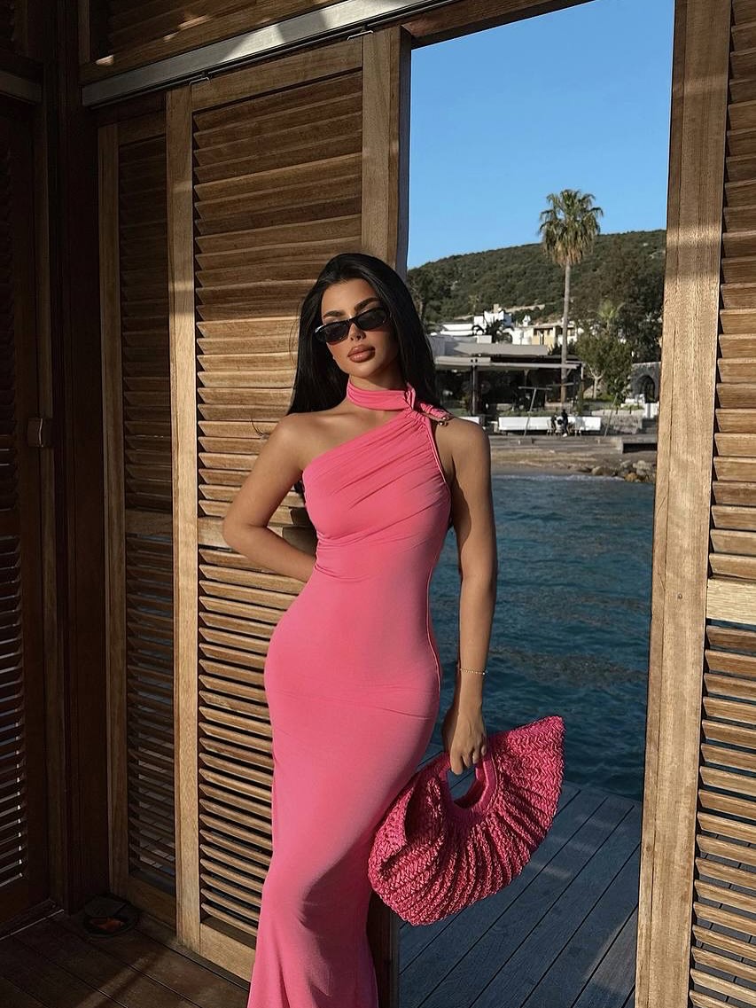 Robe longue asymétrique rose